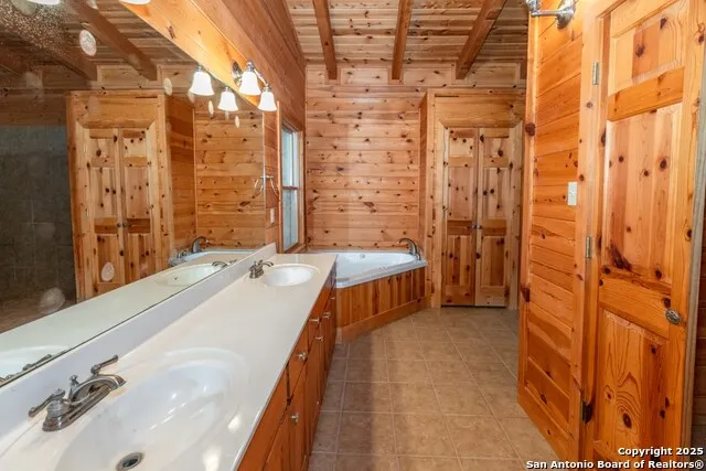 599 Mountain View Road Utopia, TX 78884
