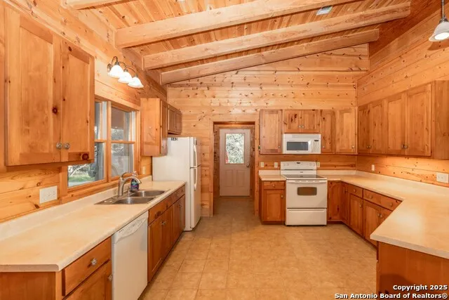 599 Mountain View Road Utopia, TX 78884