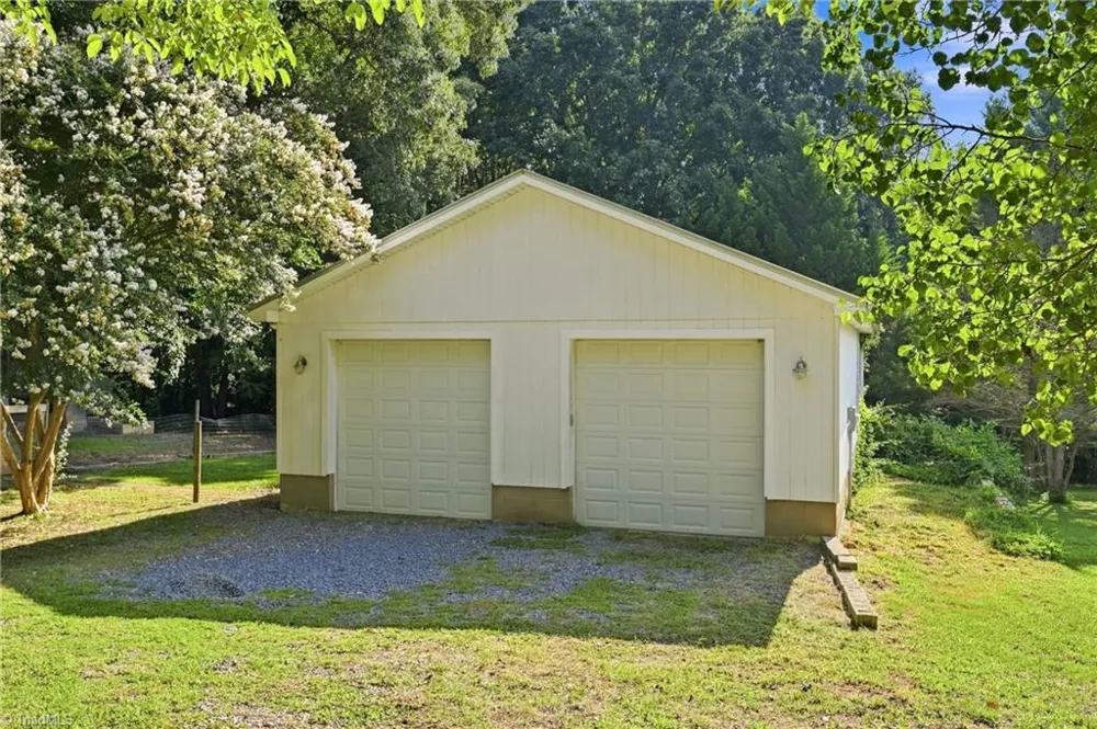 7606 Bailey Lane Liberty, NC 27298
