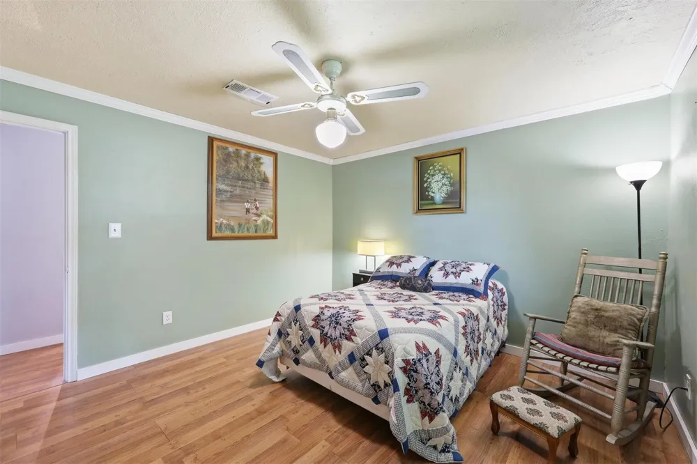 186 Poinsettia Street Bridge City, TX 77611