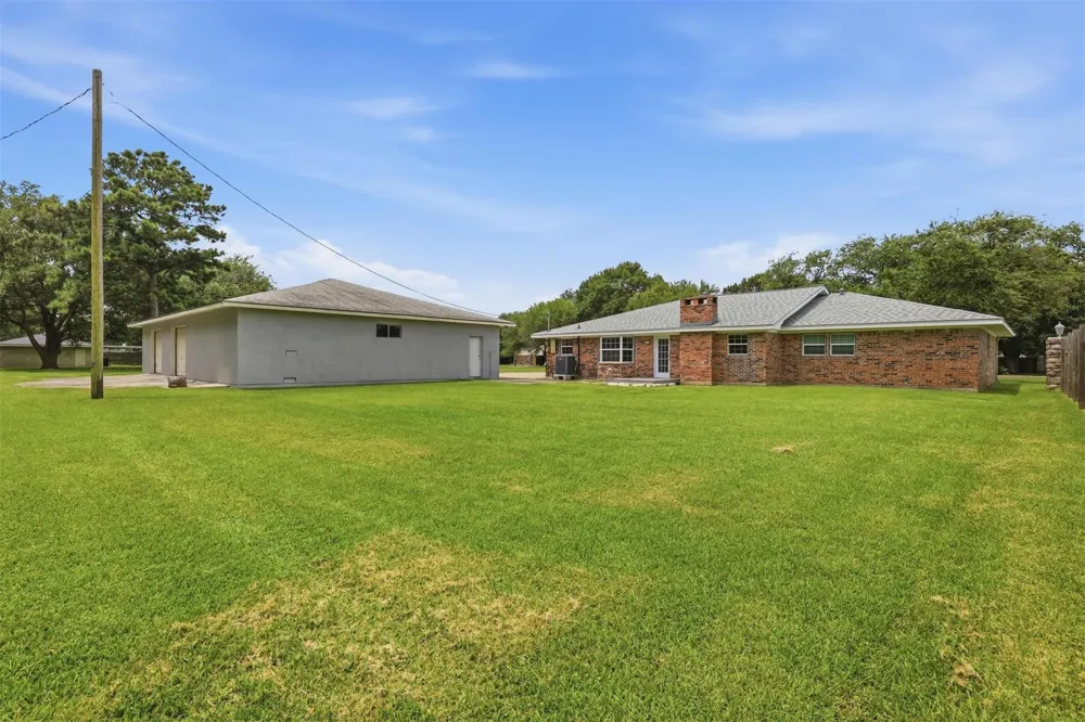 186 Poinsettia Street Bridge City, TX 77611