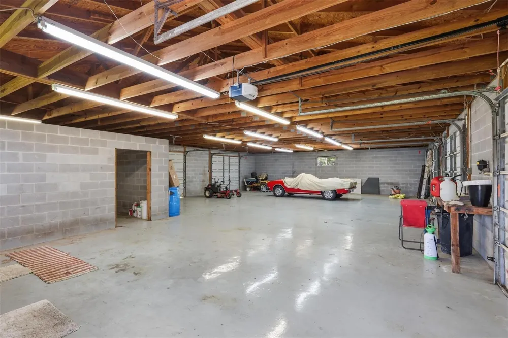 186 Poinsettia Street Bridge City, TX 77611