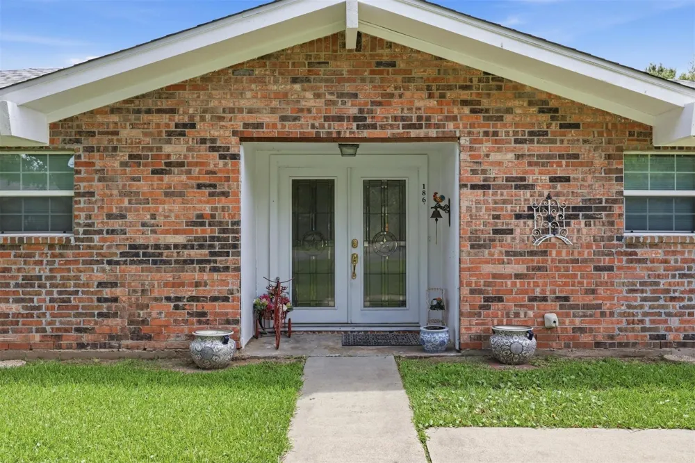 186 Poinsettia Street Bridge City, TX 77611