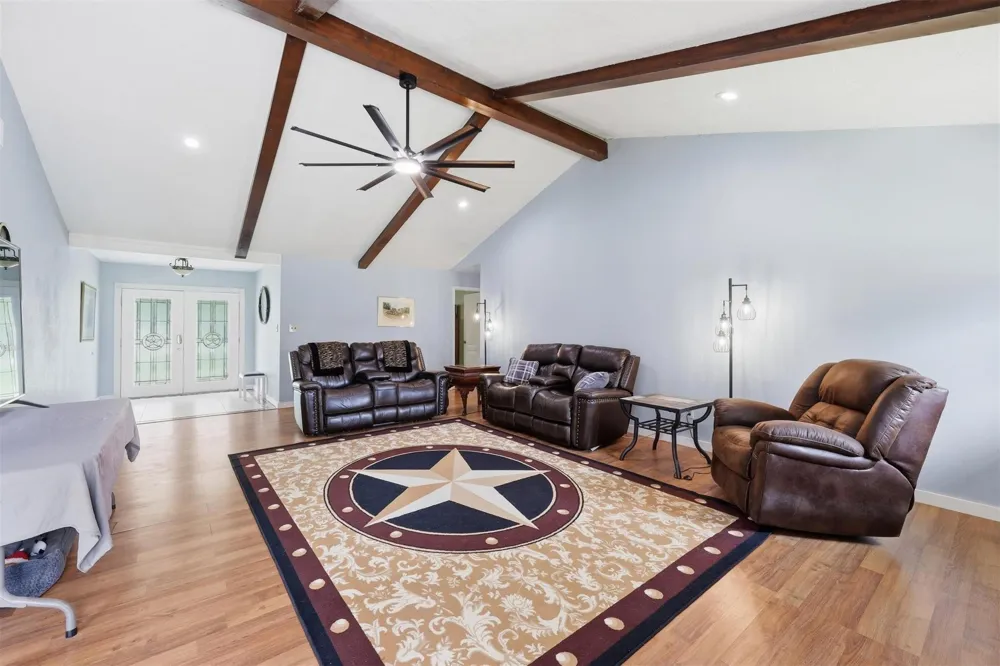 186 Poinsettia Street Bridge City, TX 77611