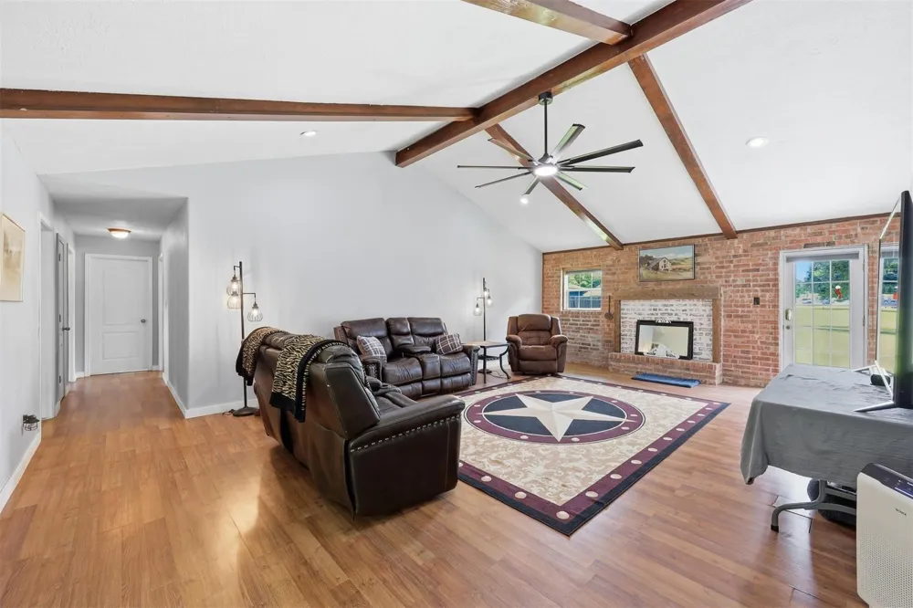 186 Poinsettia Street Bridge City, TX 77611