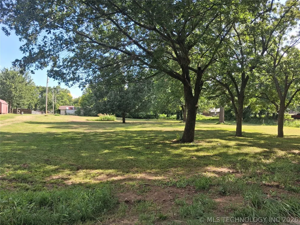 514 W Creek Checotah, OK 74426