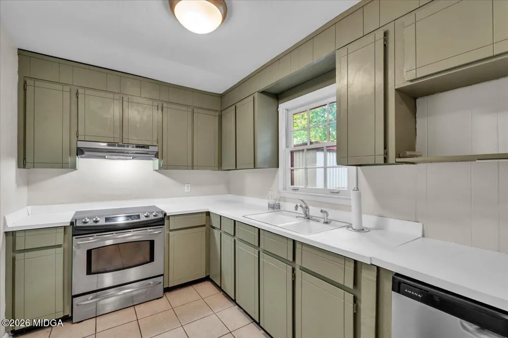413 Davis Drive Centerville, GA 31028
