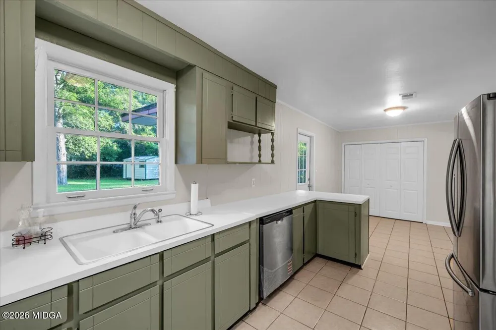 413 Davis Drive Centerville, GA 31028