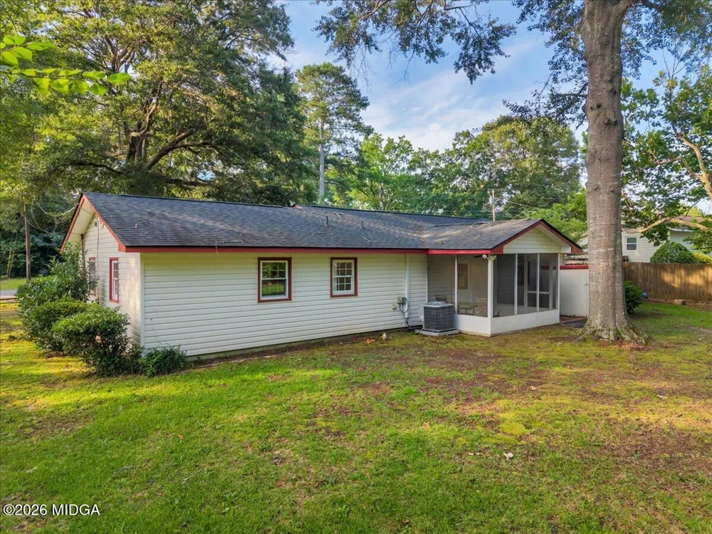 413 Davis Drive Centerville, GA 31028