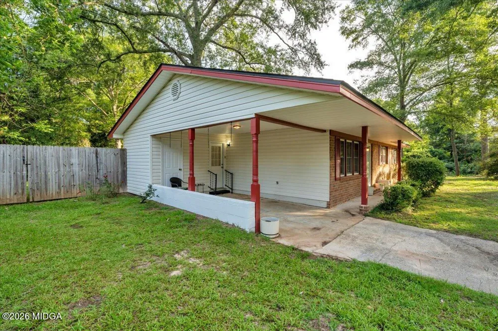 413 Davis Drive Centerville, GA 31028