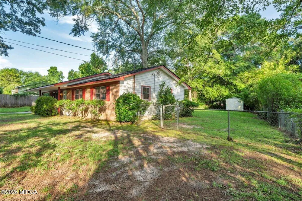 413 Davis Drive Centerville, GA 31028