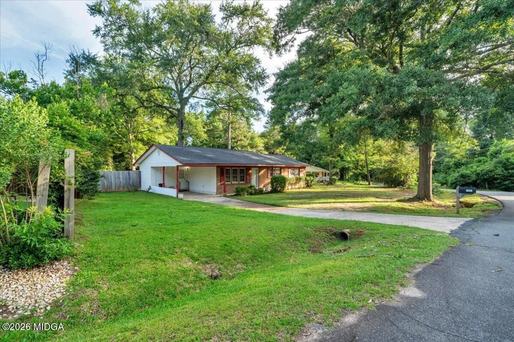 413 Davis Drive Centerville, GA 31028