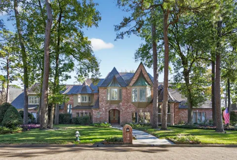 8807 Chelmsford Lane