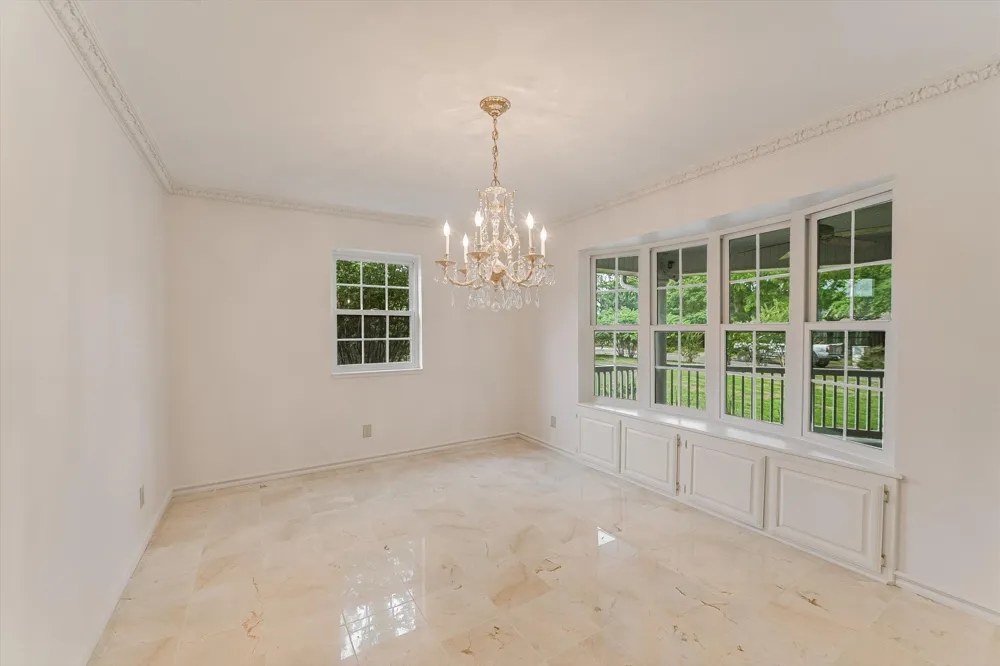 11906 Arch Hill Drive Austin, TX 78750