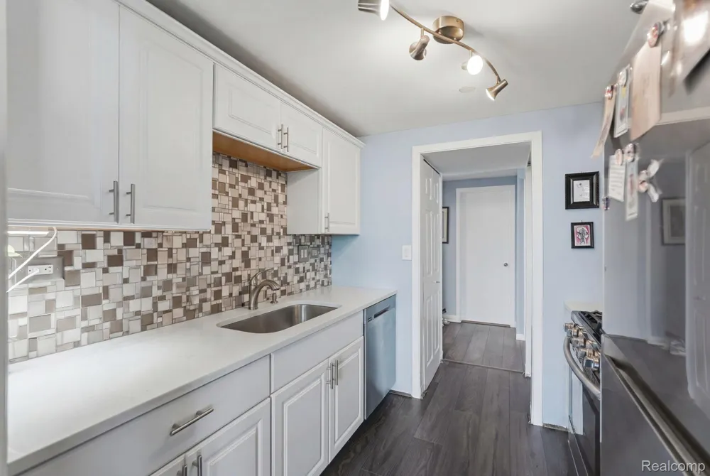 3320 Spinnaker Lane #7A Detroit City, MI 48207