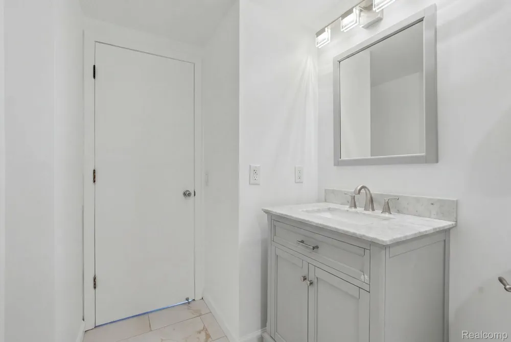 3320 Spinnaker Lane #7A Detroit City, MI 48207