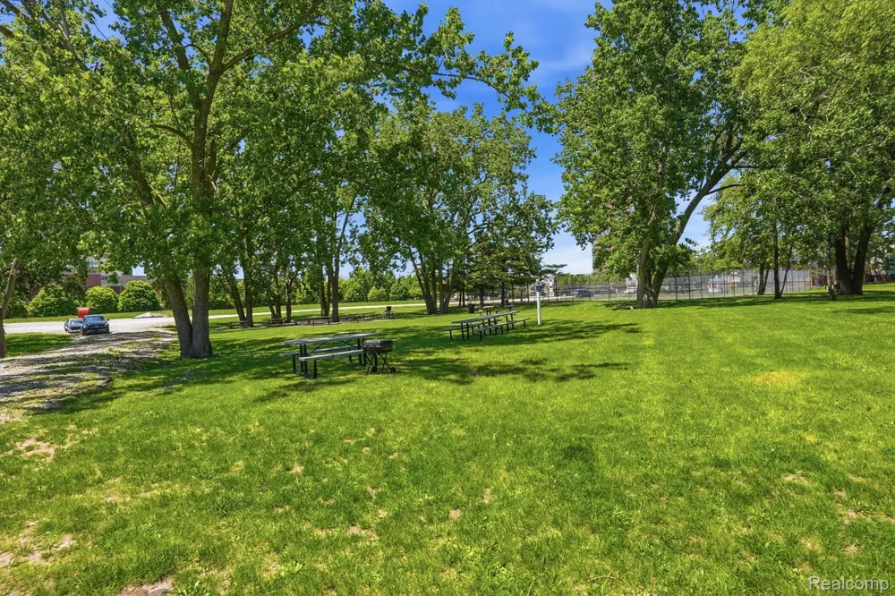 3320 Spinnaker Lane #7A Detroit City, MI 48207