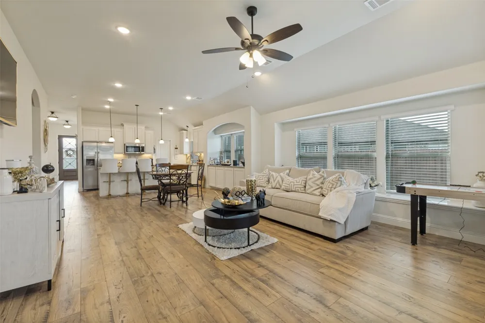 127 Woodlands Way Balch Springs, TX 75181