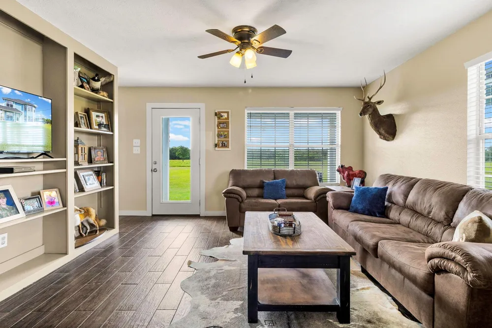 6559 Highway 21 W Madisonville, TX 77864