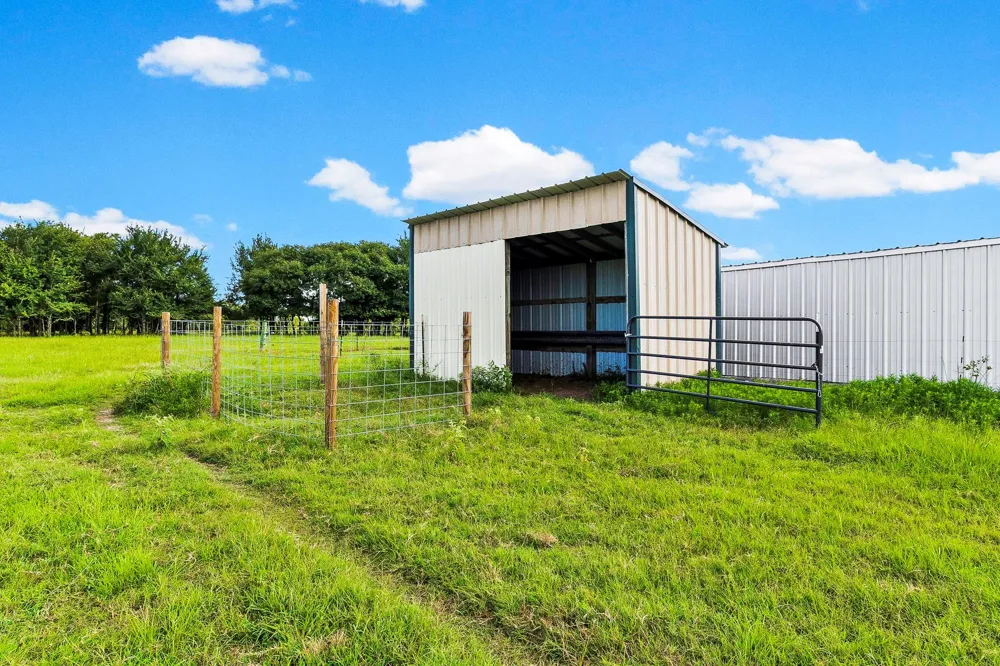 6559 Highway 21 W Madisonville, TX 77864