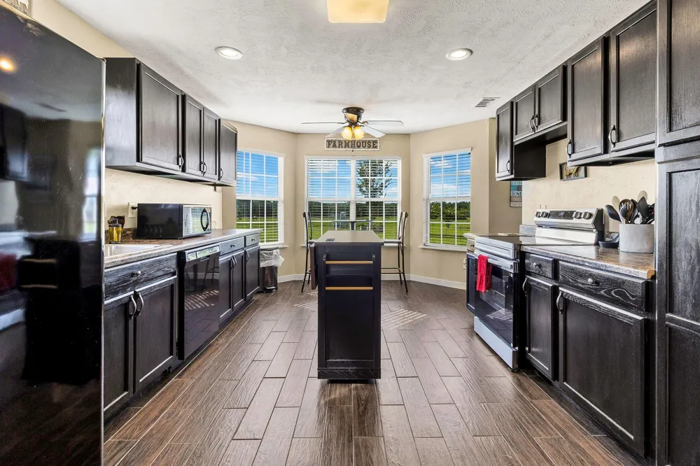 6559 Highway 21 W Madisonville, TX 77864
