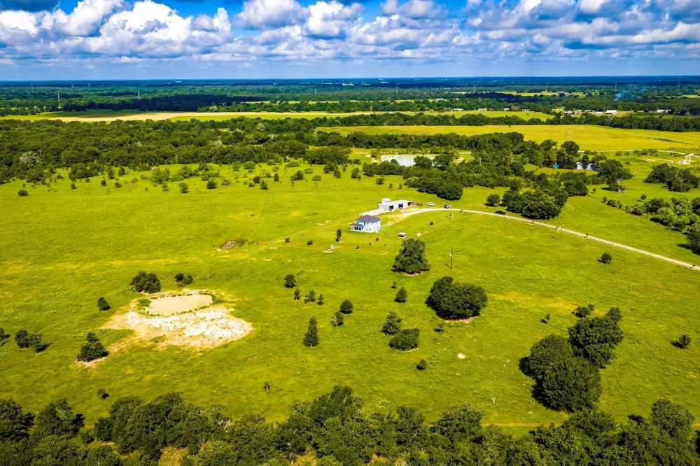 6559 Highway 21 W Madisonville, TX 77864