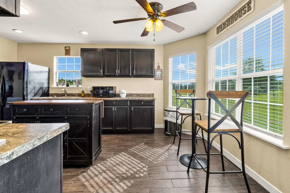 6559 Highway 21 W Madisonville, TX 77864