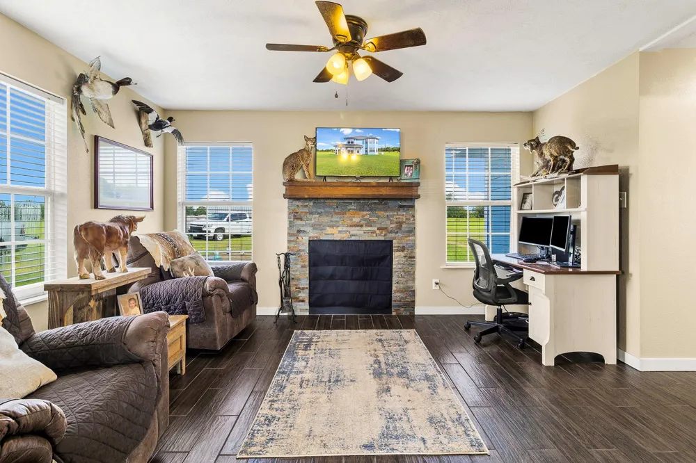6559 Highway 21 W Madisonville, TX 77864