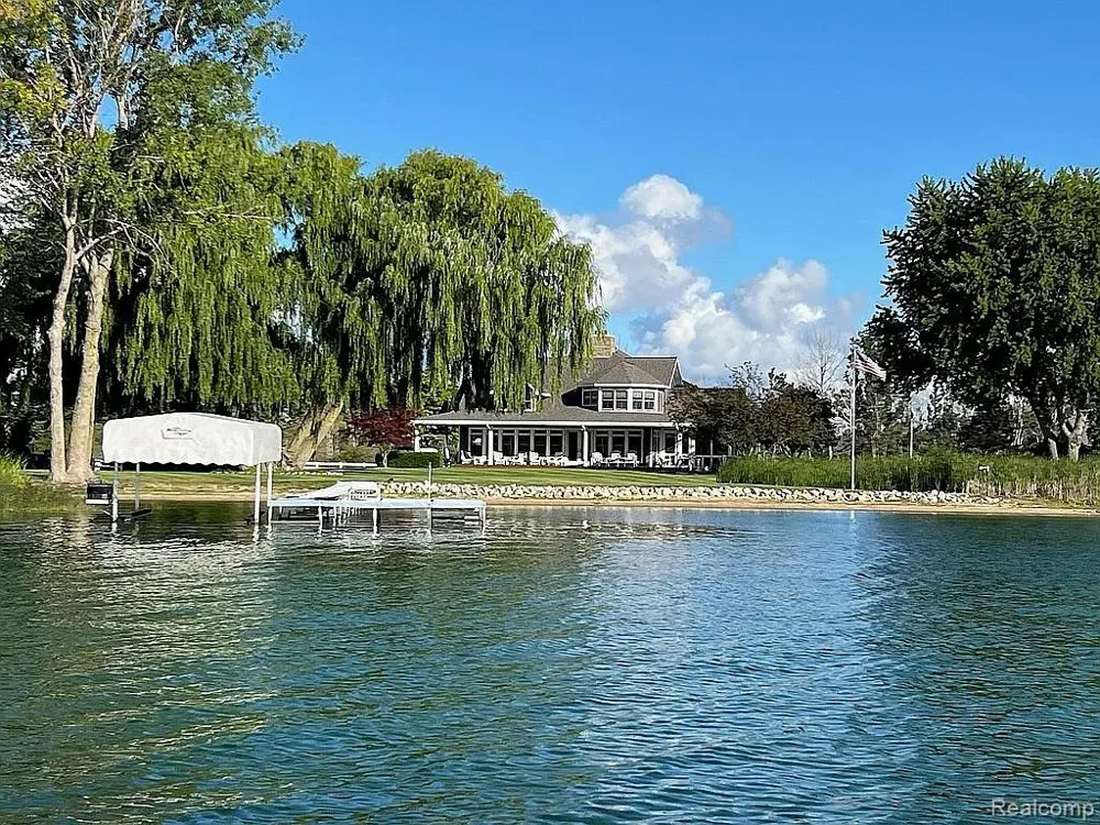 3219 Midway Drive Onekama Township, MI 49675