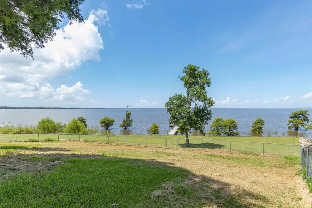 3843 Simon Road Anahuac, TX 77514