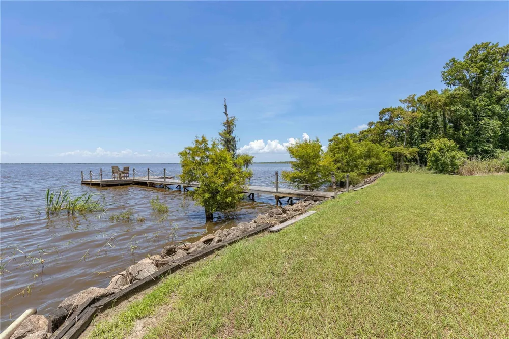 3843 Simon Road Anahuac, TX 77514