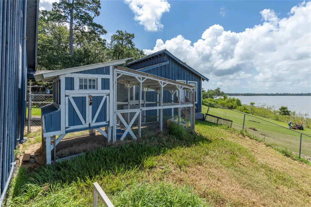 3843 Simon Road Anahuac, TX 77514