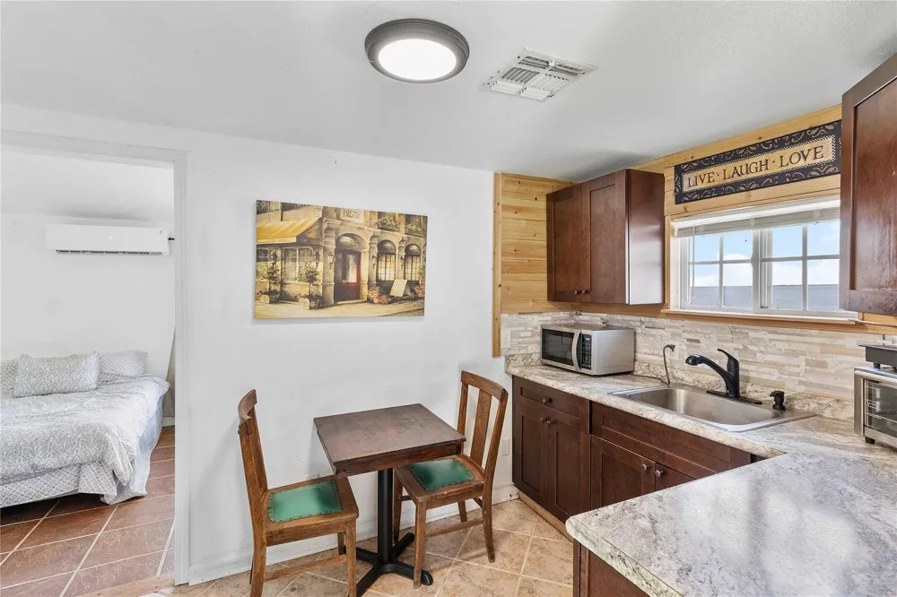 3843 Simon Road Anahuac, TX 77514