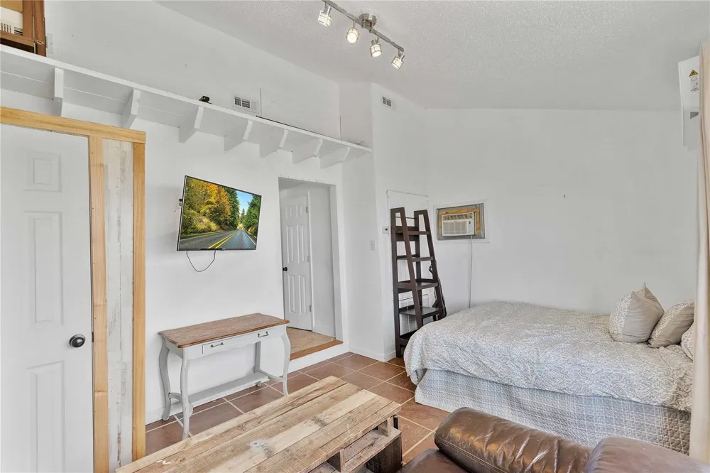 3843 Simon Road Anahuac, TX 77514