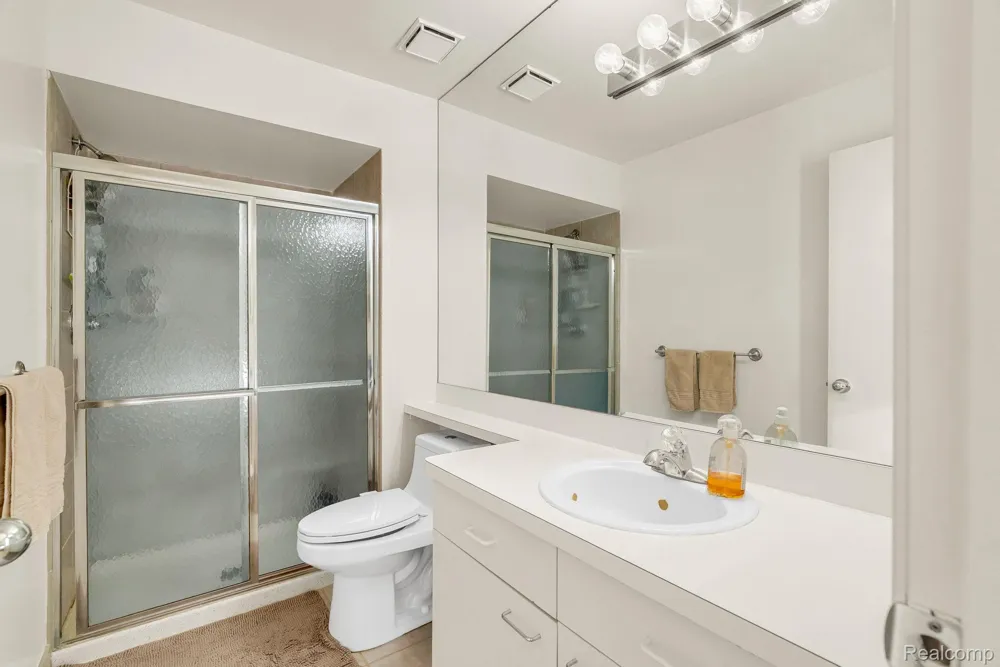 45000 Bayview Drive #3 Novi City, MI 48377