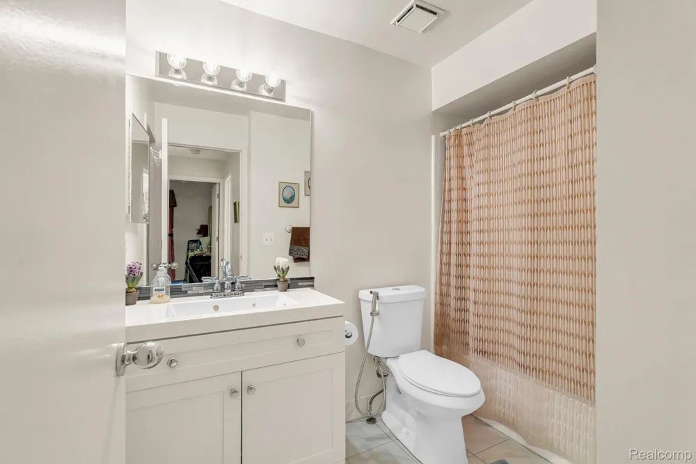 45000 Bayview Drive #3 Novi City, MI 48377