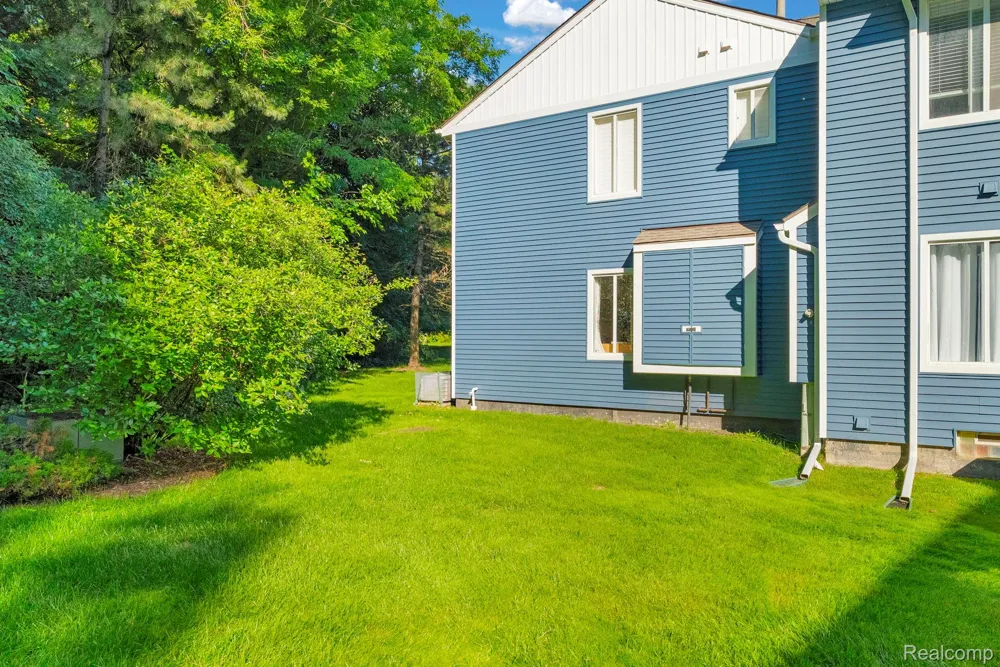 45000 Bayview Drive #3 Novi City, MI 48377
