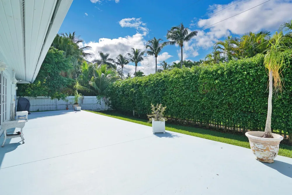 17 E Ocean Avenue Ocean Ridge, FL 33435