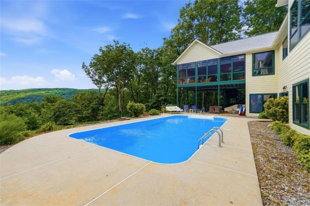 714 Clearview Drive Talking Rock, GA 30175