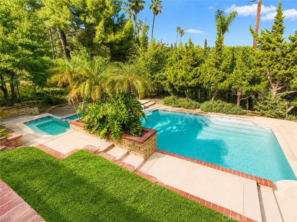 834 Cloverview Glendora, CA 91741