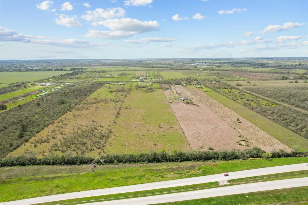 1157 County Road 491 Dayton, TX 77535