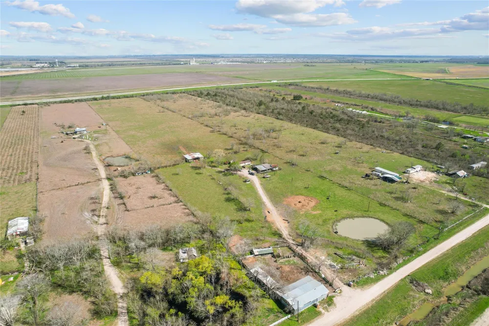 1157 County Road 491 Dayton, TX 77535