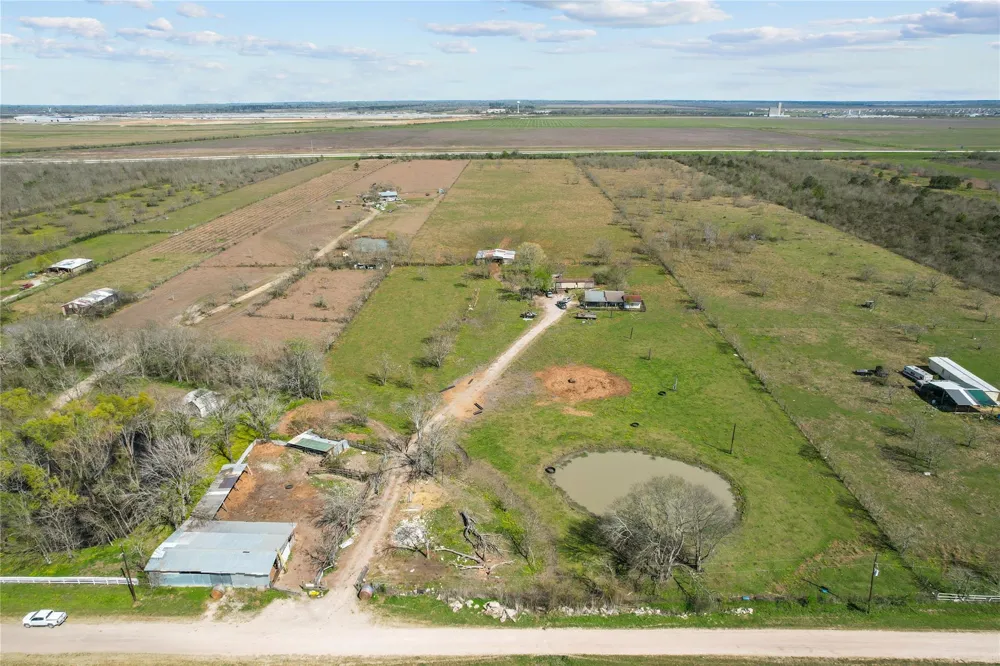 1157 County Road 491 Dayton, TX 77535