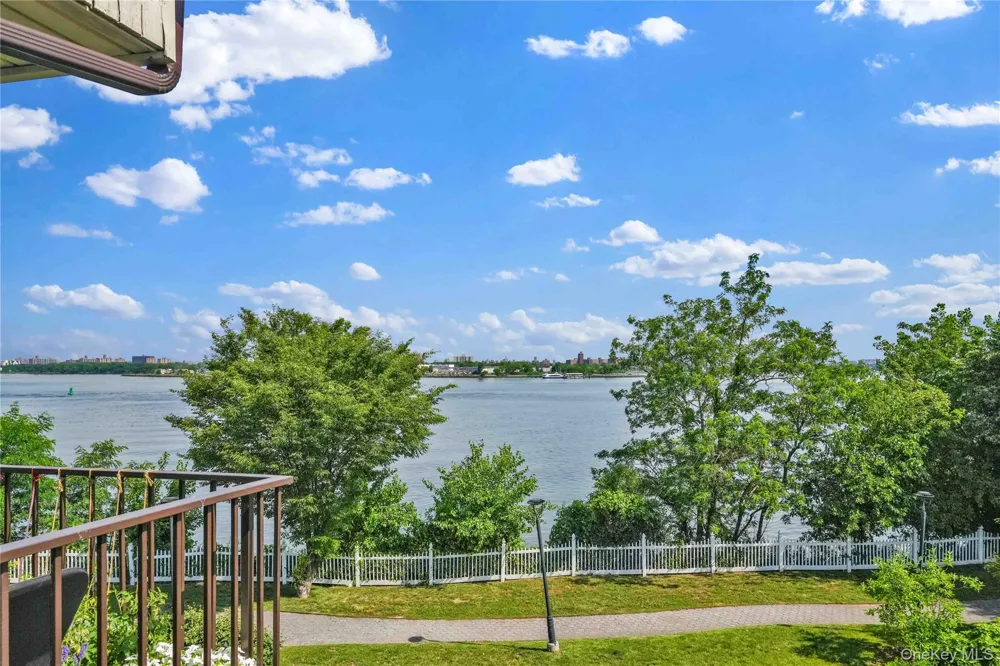 120-09 Riviera Court #10B College Point, NY 11356