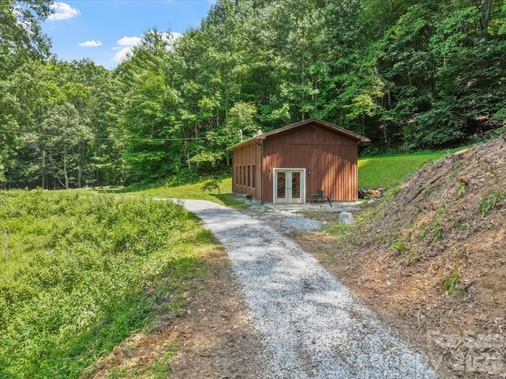 323 McCurrey Road Burnsville, NC 28714
