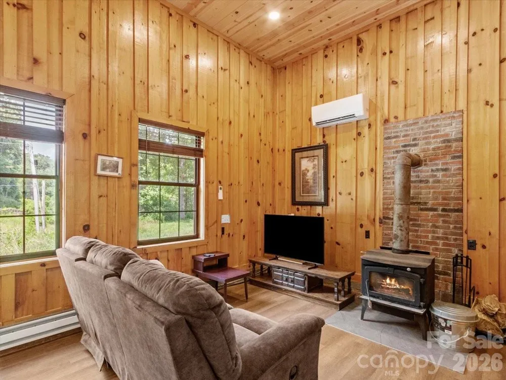 323 McCurrey Road Burnsville, NC 28714