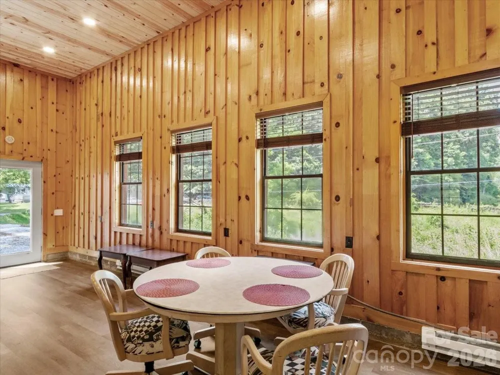 323 McCurrey Road Burnsville, NC 28714