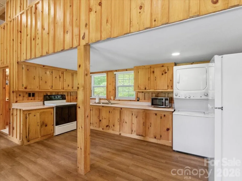 323 McCurrey Road Burnsville, NC 28714