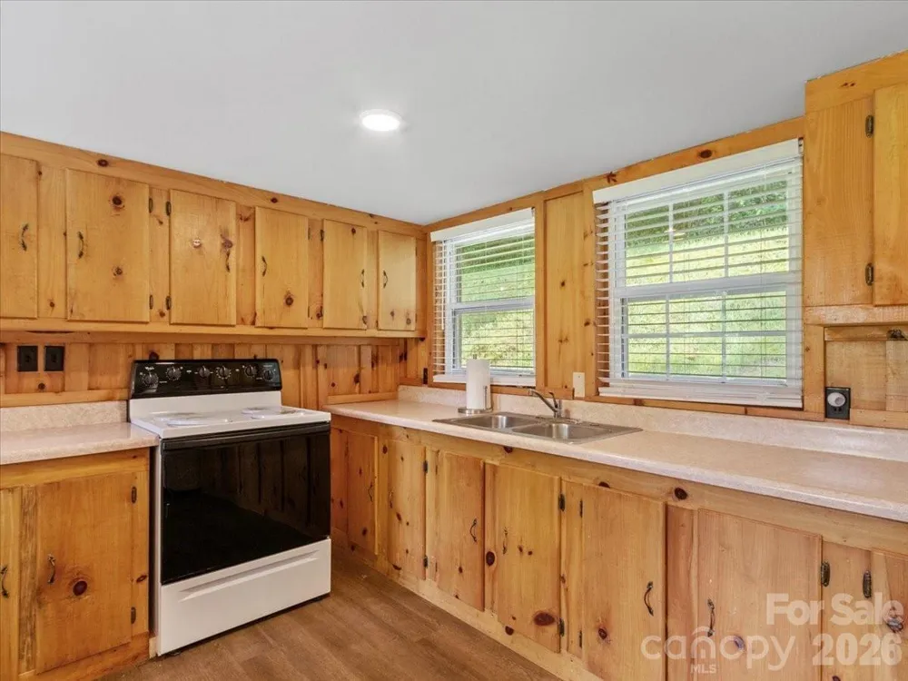 323 McCurrey Road Burnsville, NC 28714