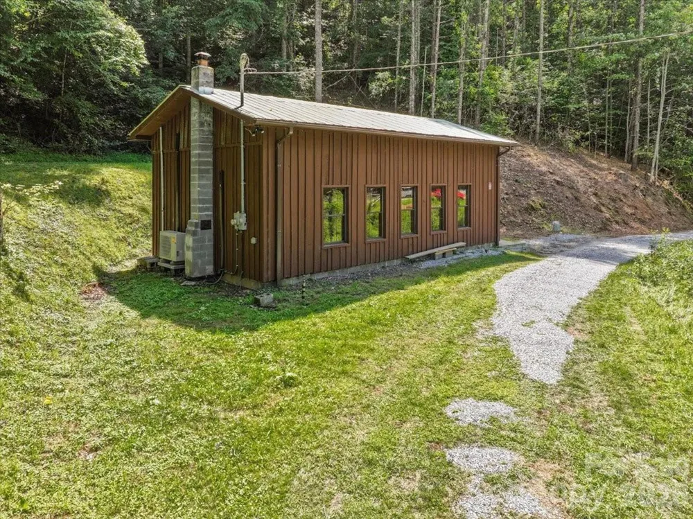 323 McCurrey Road Burnsville, NC 28714